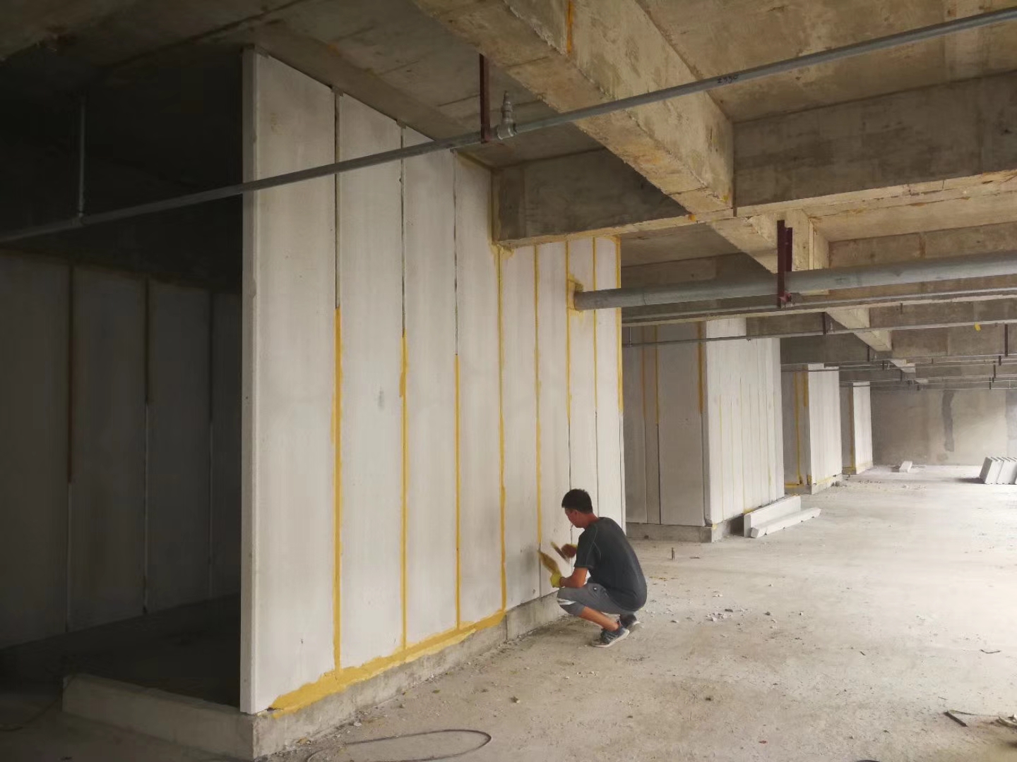 新城子无机发泡轻骨料混凝土隔墙板施工技术性能研究